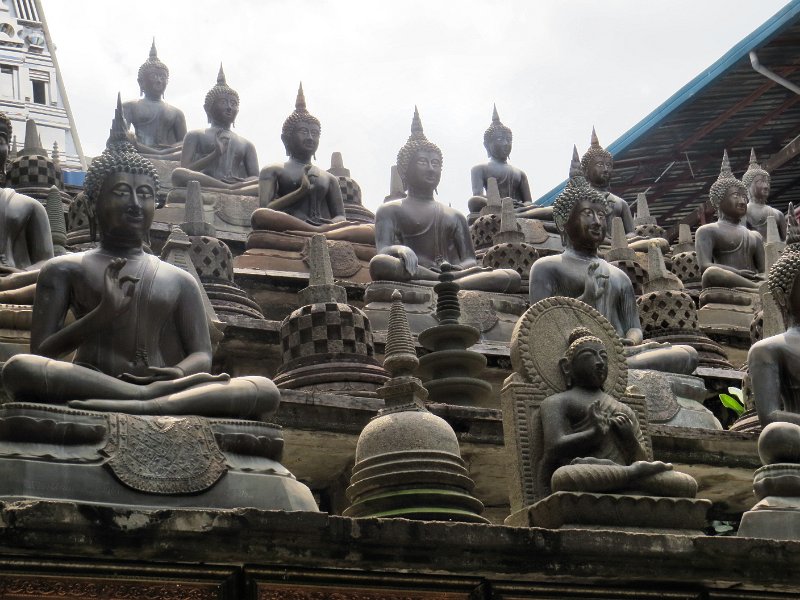 A (46) Statues of the Buddha - Gangaramaya Temple, Colombo.JPG